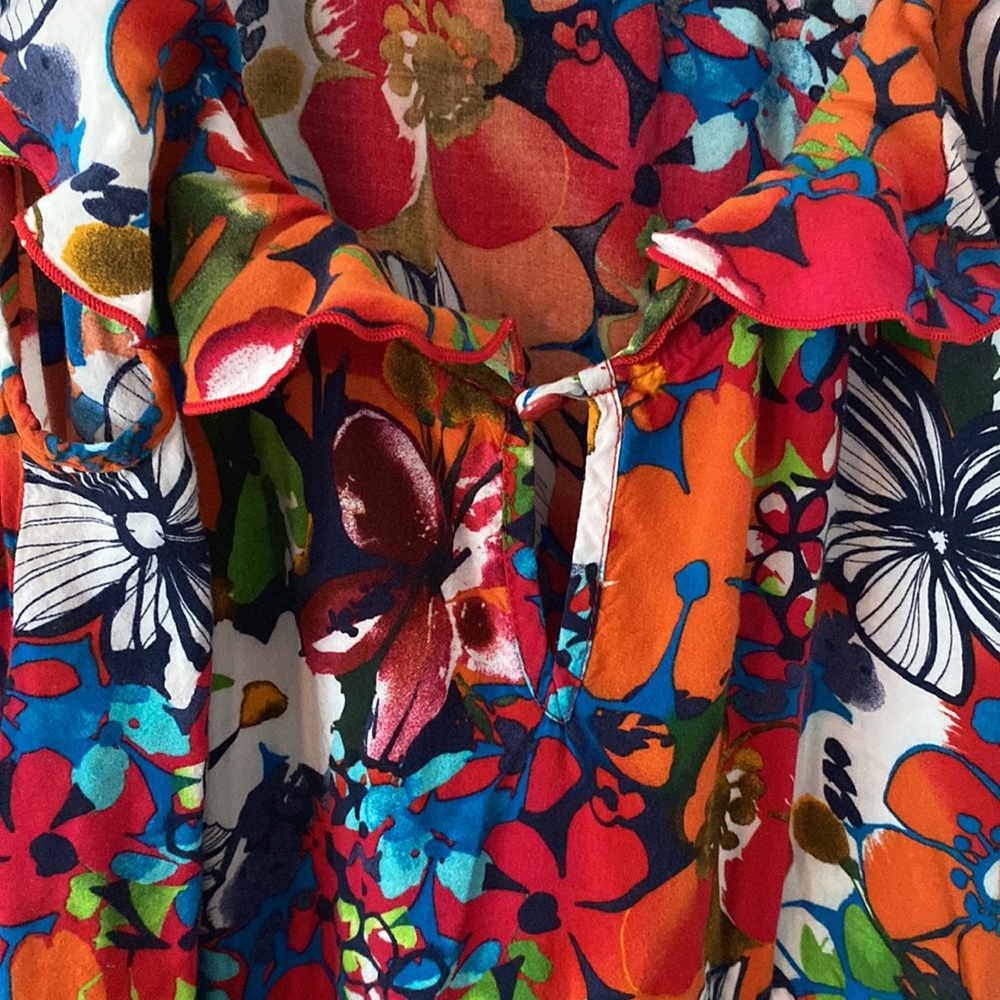 Ruffled multi colored dress. size tag and brand missing. P2P is about 18.Viscose - Picture 8 of 8
